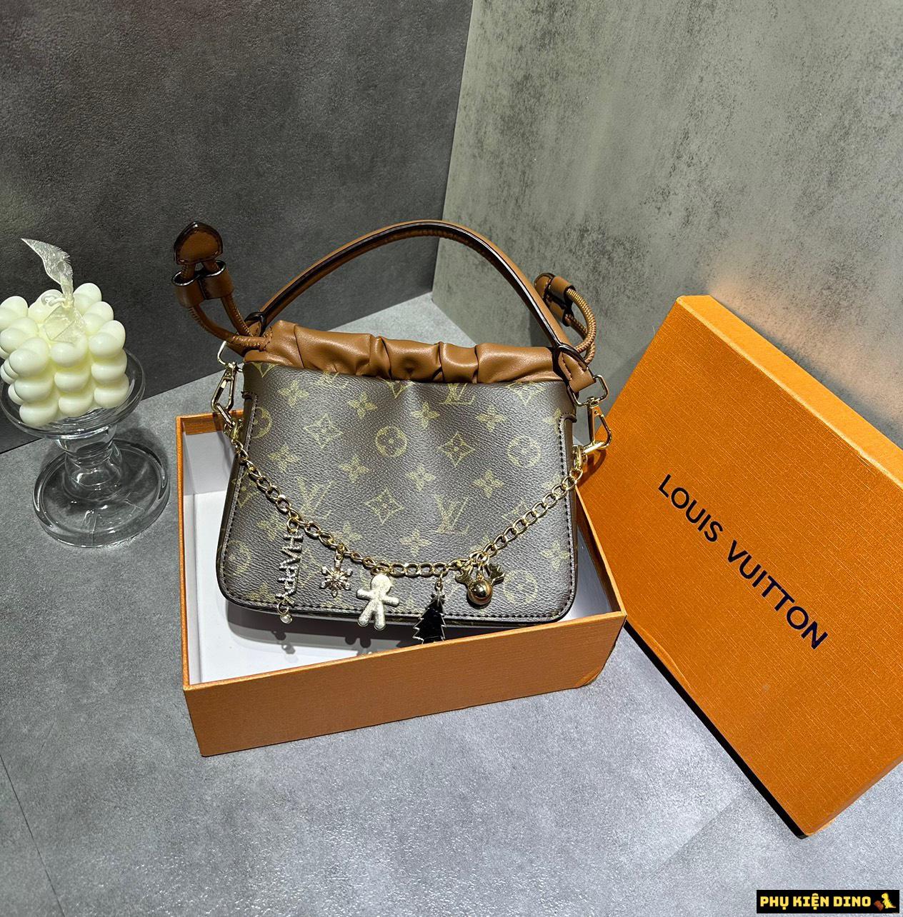 Túi Xách YSL Màu Trắng Kèm Dây Charm 16 Túi Xách LV Màu Nâu Kèm Dây Charm